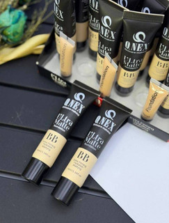 کرم پودر فول کاور کرم پودر فول کاور تیوپی اونیکس Oneحجم 40ml دارای SPF15 رنگبندی طبیعی آبرسان پوست مناسب انواع پوست بدون ماسیدگی روی پوست بدون ایجاد چربی و سنگینی جلوگیری از ایجاد جوش و تعریق صورت پوشش دهی بالا ماندگاری ۲۴ساعت